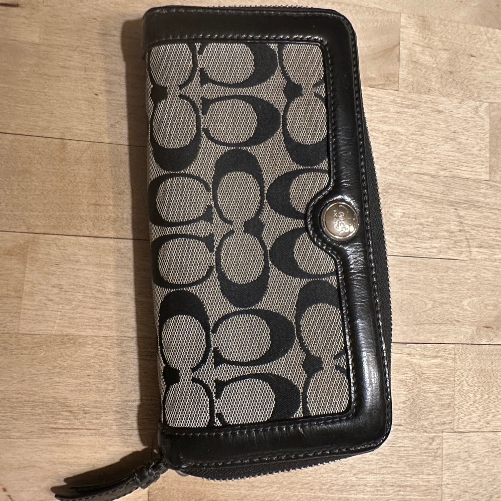 Coach Black and Gray Wallet with Sleek Designr and r